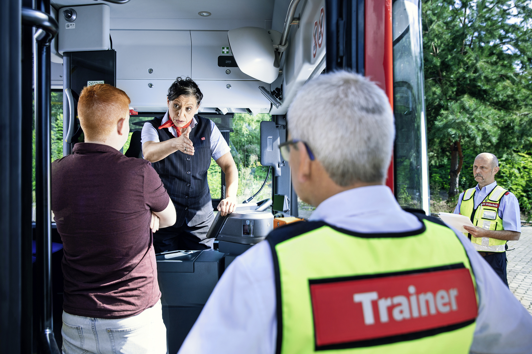 Sicherheit Im System Bahn Für Reisende Und Mitarbeitende - System||Bahn