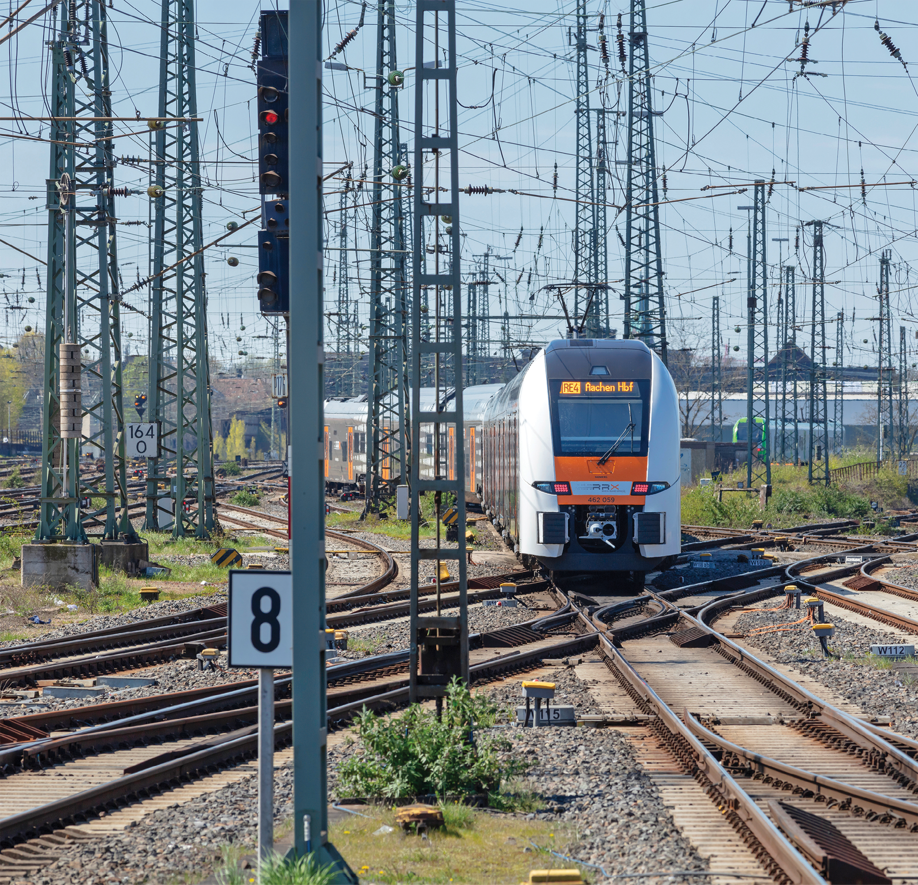 Die Bahnunternehmen werden in die Betreiber von Infrastruktur und Anbieter von Verkehrsleistungen unterschieden
