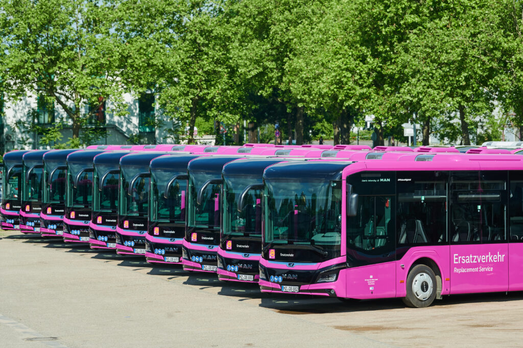 Busflotte für die Riedbahn-Sanierung: Die Gesetzesnovelle regelt die lange umstrittene Finanzierung des Ersatzverkehrs