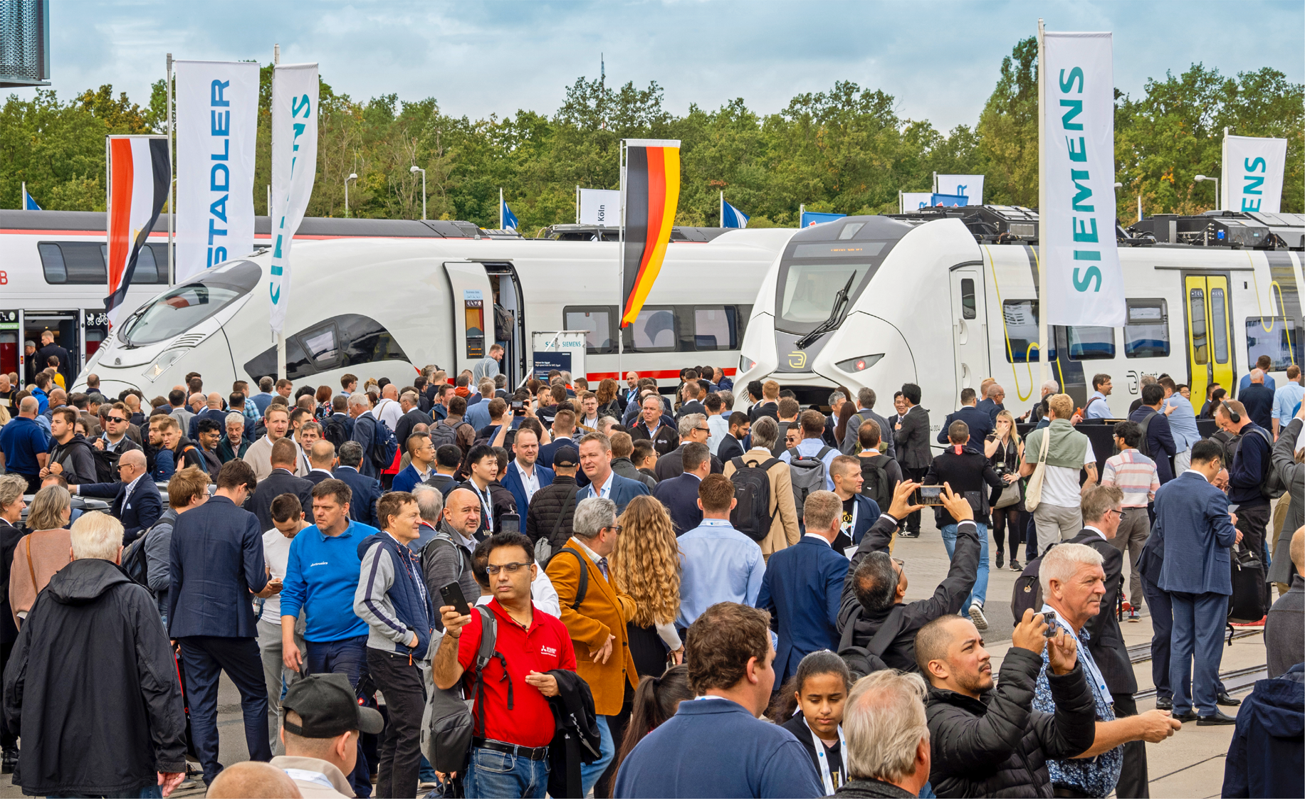 Fahrzeugausstellung auf dem Freigelände der Berliner Messe