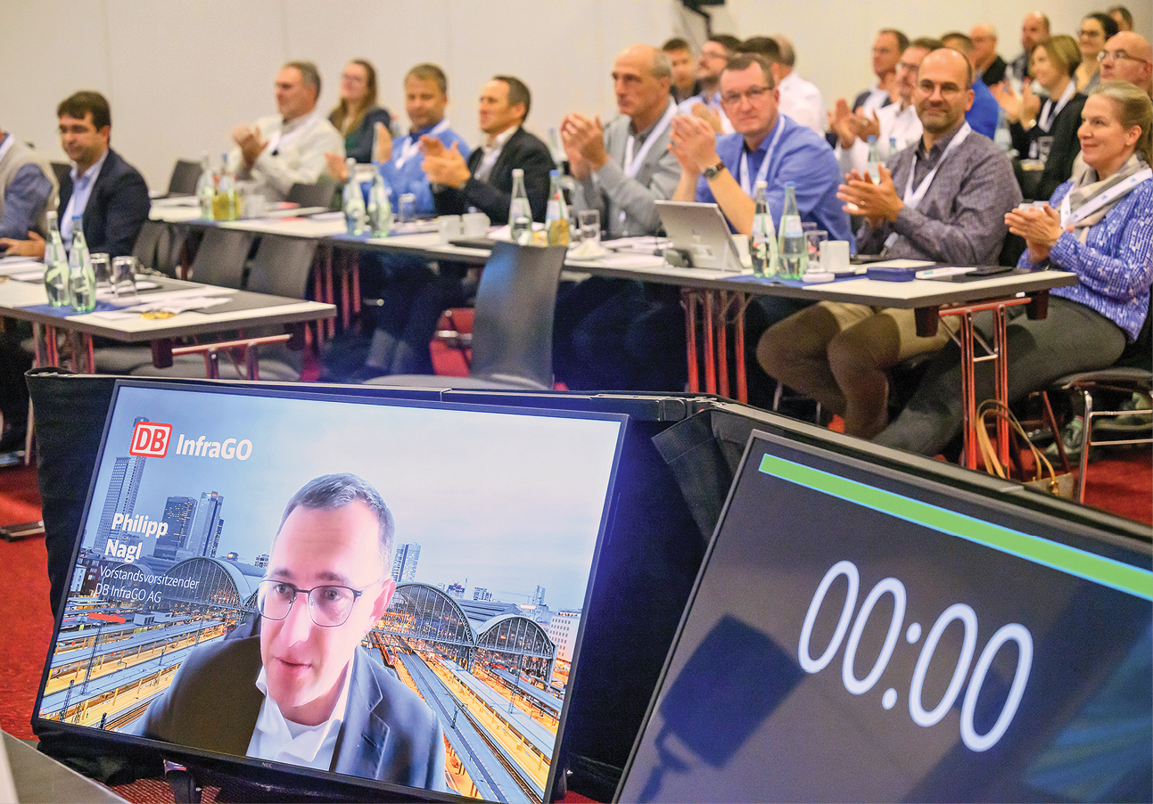 Wurde per Videobotschaft direkt von der Riedbahn-Baustelle zugeschaltet: Philipp Nagl